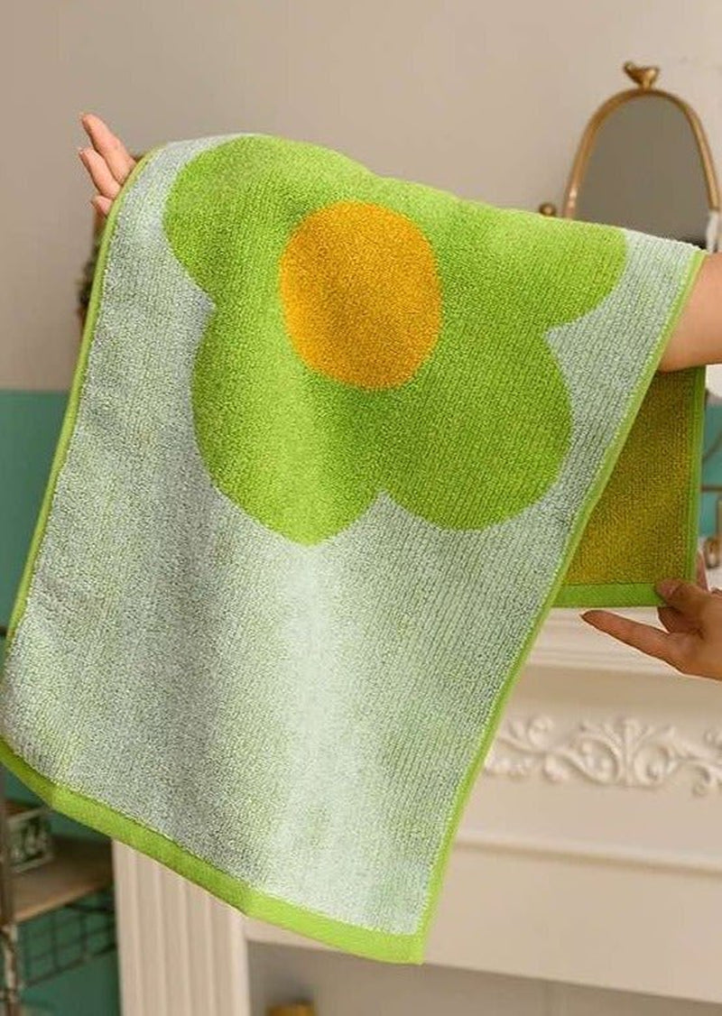 Cute Whimsical Sunflower Bath Towel - Ultra Soft & Absorbent Staple Cotton